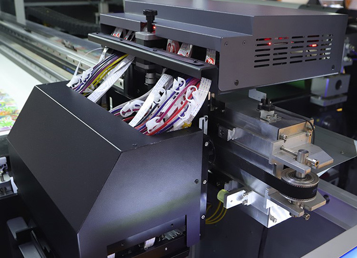 What is the difference between digital printing machine and traditional printing machine
